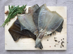 Царский полосатик с перцем: Камбала камчатская вяленая без икры