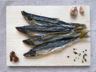 Царский полосатик с перцем: Корюшка вяленая без икры