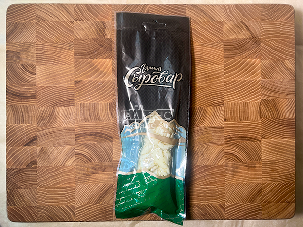 Сыр 100 гр ГОРНЫЙ СЫРОВАР (Косичка с укропом и чесноком) в Переделкино